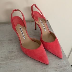 MANOLO BLAHNIK Carolyne Suede Mid-Heel Slingback Pump - Pink